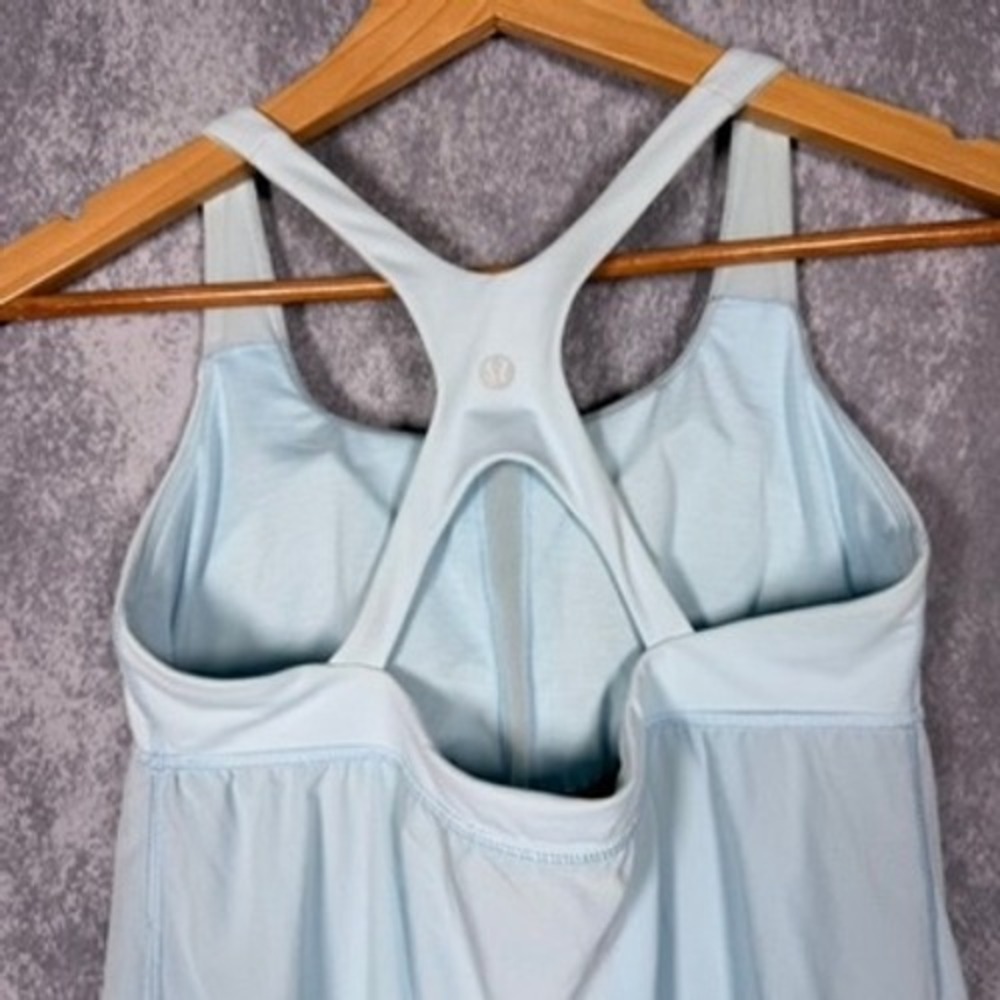 Lululemon Size 8 Light Blue Racerback Tank Top Tunic with Built-in Bra - Picture 2 of 10